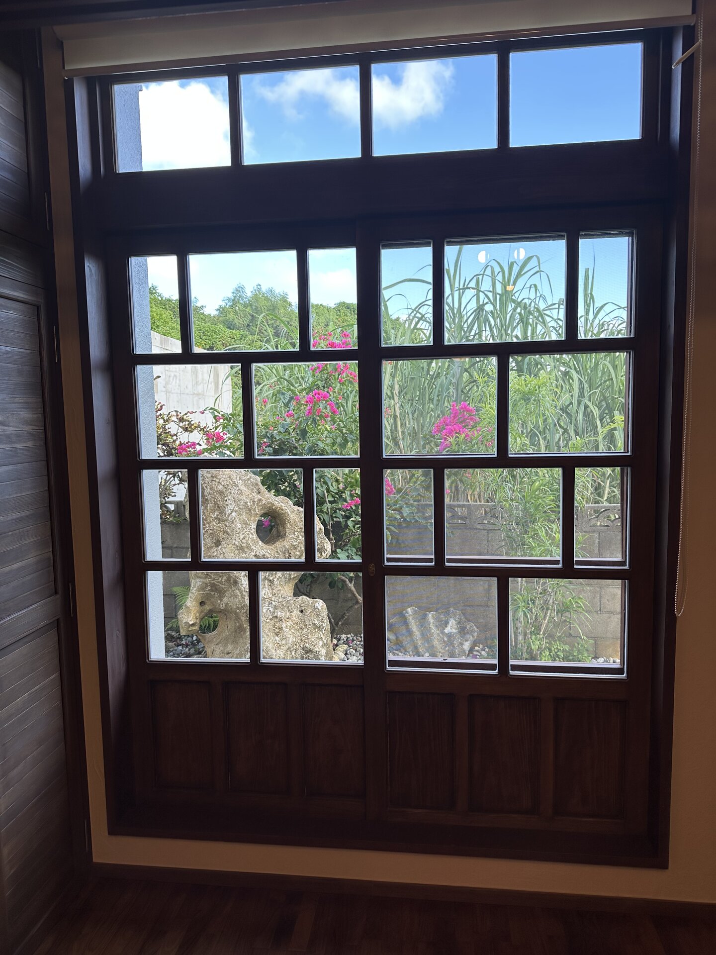 窓のデザインと古ガラス